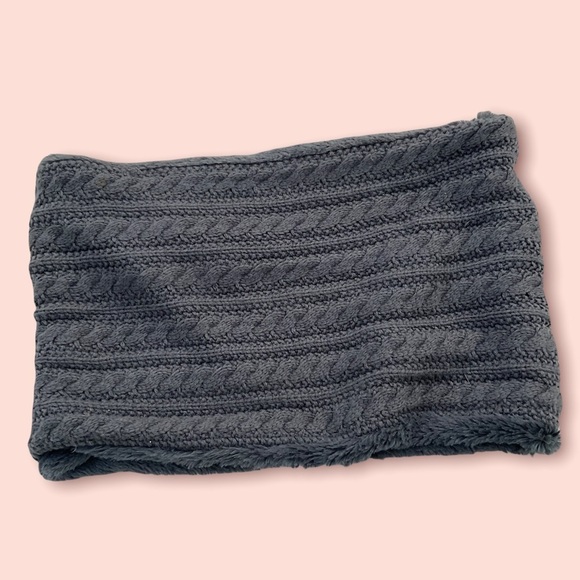 Charlotte Russe Gray Chunky Knit Circle Scarf / Cowl - Picture 4 of 9